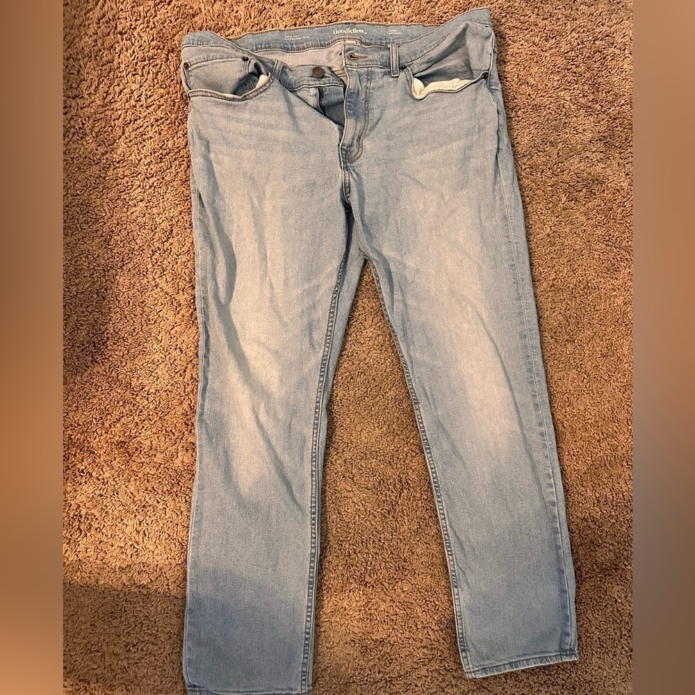Goodfellow light wash blue jeans 
Size: 40W 32L